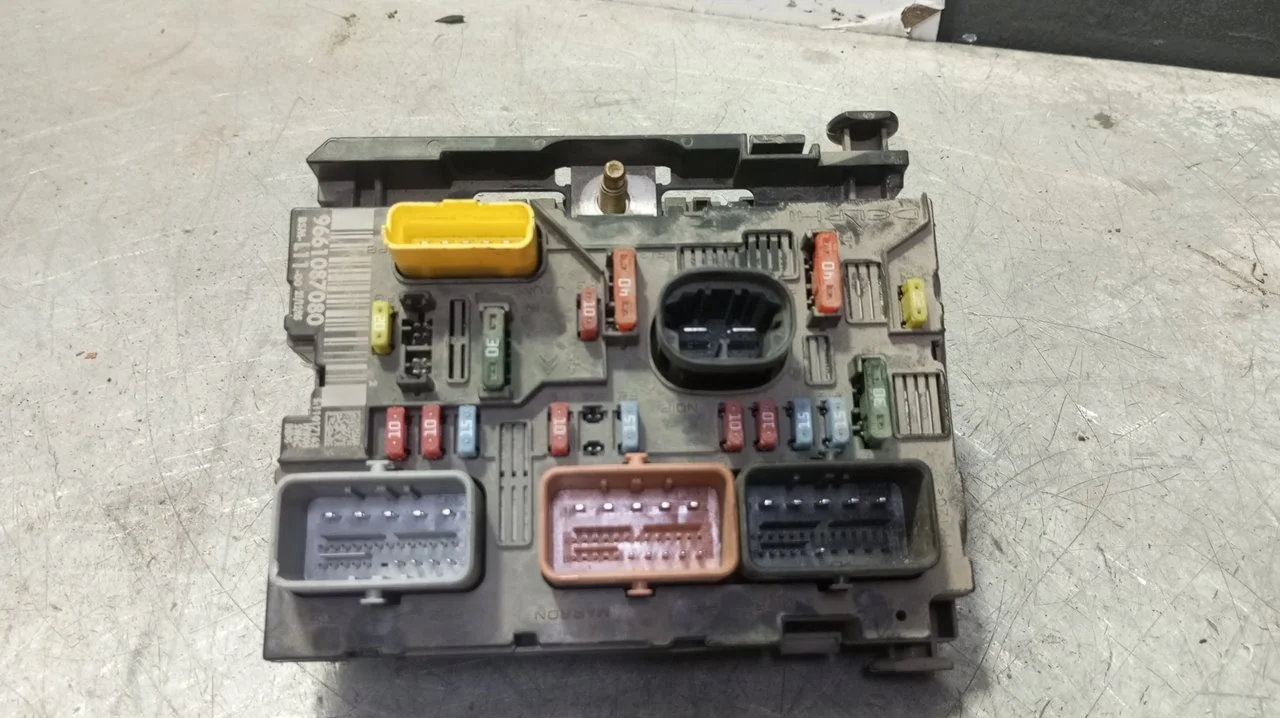 Foto de CAJA RELES / FUSIBLES PEUGEOT 307 BERLINA (S2) 1.4 16V CAT (KFU / ET3J4) (88 CV / 65 KW) referencia 9661087080