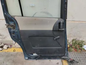 Foto de GUARNECIDO PUERTA TRASERA IZQUIERDA MAZDA 5 BERLINA (CR) 2.0 Diesel CAT (143 CV / 105 KW) foto 2