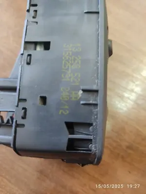 Foto de MANDO ELEVALUNAS DELANTERO IZQUIERDO OPEL CORSA D 1.4 16V CAT (A 14 XER / LDD) (101 CV / 74 KW) referencia 13258521AA foto 4