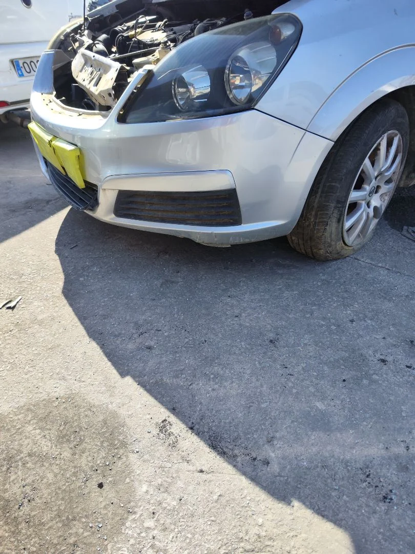 Foto de PARAGOLPES DELANTERO OPEL ZAFIRA B 1.9 CDTI (120 CV / 88 KW)