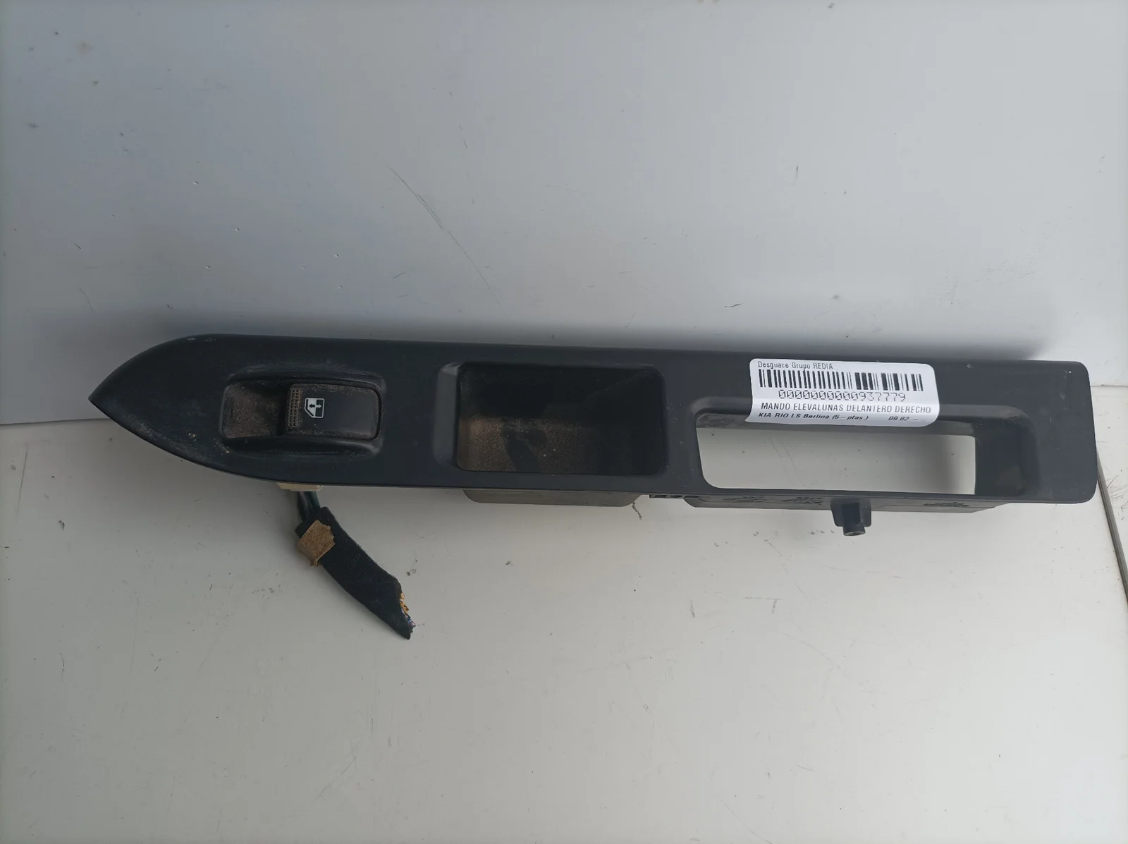 Foto de MANDO ELEVALUNAS TRASERO DERECHO KIA RIO (BC) 1.3 CAT (82 CV / 60 KW) referencia 612W19310