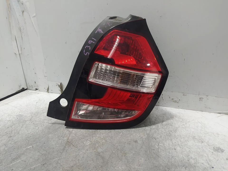 Foto de PILOTO TRASERO DERECHO RENAULT TWINGO III 1.0 SCe (71 CV / 52 KW) referencia 265501361R
