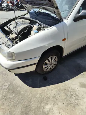 Foto de ALETA DELANTERA IZQUIERDA SEAT IBIZA (6K1) 1.4  (60 CV / 44 KW)