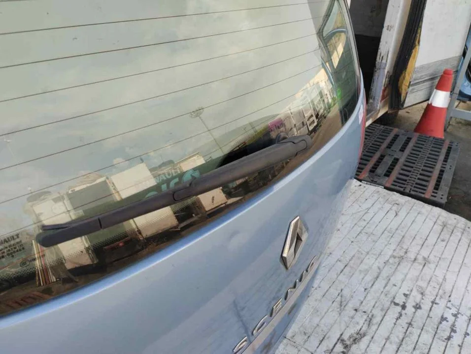 Foto de MOTOR LIMPIA TRASERO RENAULT SCENIC III (JZ) 1.5 dCi Diesel (106 CV / 78 KW)