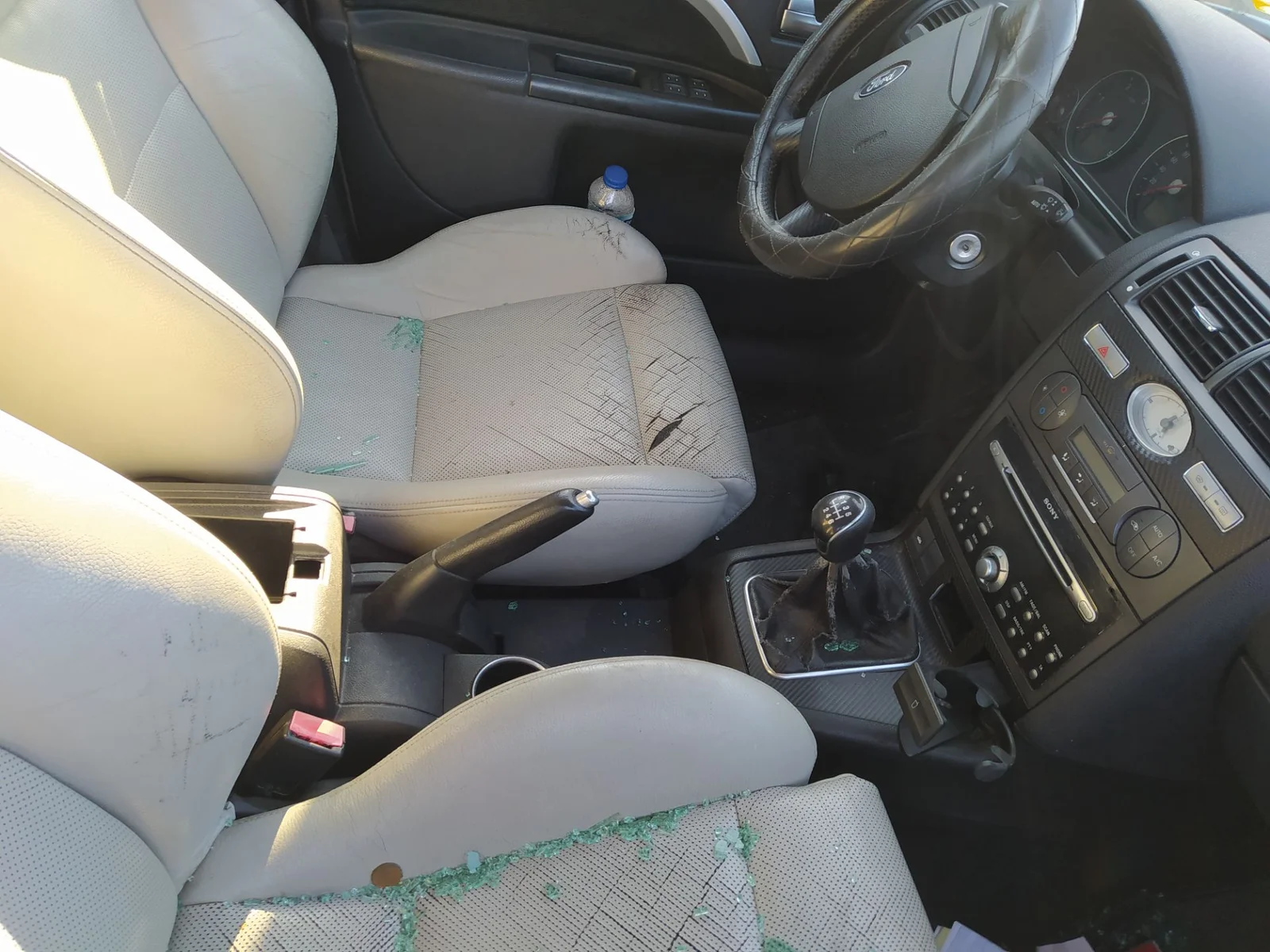 Foto de ENGANCHE CINTURON DELANTERO DERECHO FORD MONDEO BERLINA (GE) 2.0 TDCi CAT (131 CV / 96 KW)