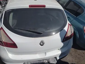 Foto de PORTON TRASERO RENAULT MEGANE III BERLINA 5P 1.5 dCi Diesel CAT (86 CV / 63 KW) referencia 901002517R foto 2