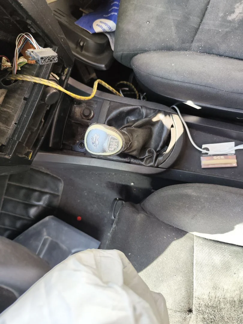 Foto de PALANCA CAMBIO SEAT IBIZA (6L1) 1.9 TDI (101 CV / 74 KW)