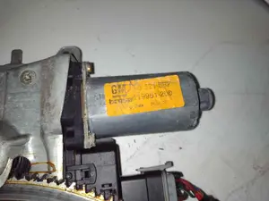 Foto de ELEVALUNAS DELANTERO DERECHO OPEL ASTRA G BERLINA 1.7 16V DTI CAT (Y 17 DT / LR6) (75 CV / 55 KW) referencia 90521876 foto 3