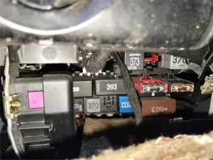 Foto de CAJA RELES / FUSIBLES AUDI ALLROAD QUATTRO QUATTRO (4B5)