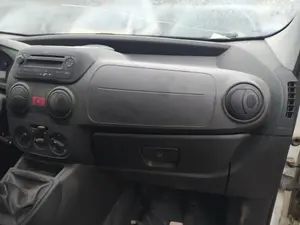Foto de GUANTERA PEUGEOT BIPPER TEPEE 1.3 16V HDi FAP (75 CV / 55 KW)