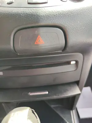 Foto de WARNING NISSAN PRIMERA BERLINA (P12) 1.9 16V Turbodiesel CAT (120 CV / 88 KW)
