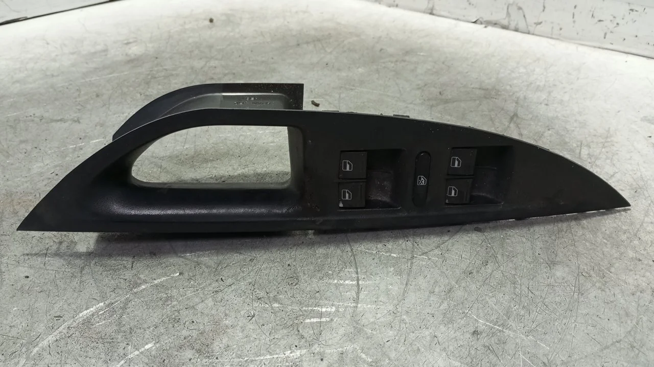 Foto de MANDO ELEVALUNAS DELANTERO IZQUIERDO SEAT TOLEDO (5P2) 1.9 TDI (105 CV / 77 KW) referencia 5P1867171A