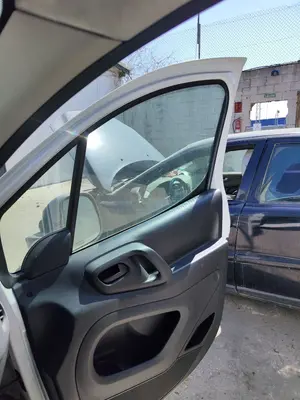 Foto de LUNA DELANTERA DERECHA CITROEN BERLINGO FURGÓN 1.6 16V HDi FAP (75 CV / 55 KW) referencia 9202L6