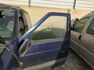 Foto de LUNA DELANTERA IZQUIERDA CHRYSLER VOYAGER GS 2.5 Turbodiesel (116 CV / 85 KW)