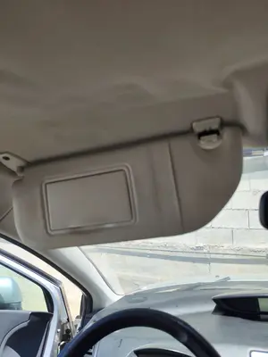 Foto de PARASOL IZQUIERDO CITROEN C4 BERLINA 1.6 16V HDi (90 CV / 66 KW) foto 2