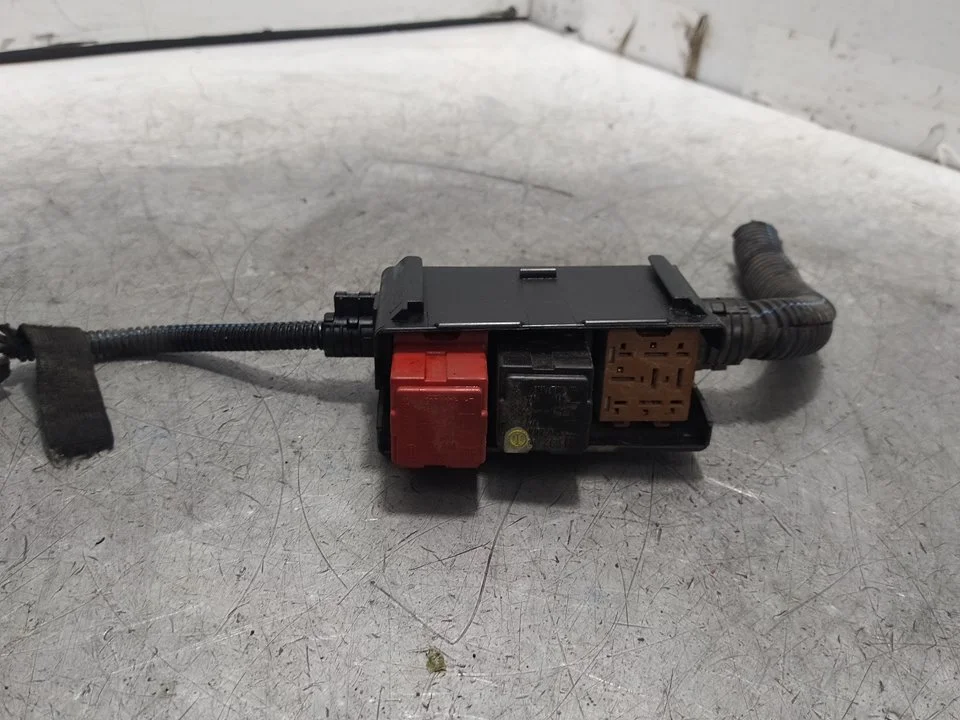 Foto de CAJA RELES / FUSIBLES OPEL MERIVA 1.3 16V CDTI (75 CV / 55 KW) referencia 24437030