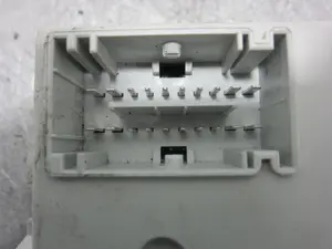 Foto de CAJA RELES / FUSIBLES FIAT 500L (330) 1.3 16V JTD CAT (84 CV / 62 KW) referencia 52054908 foto 2