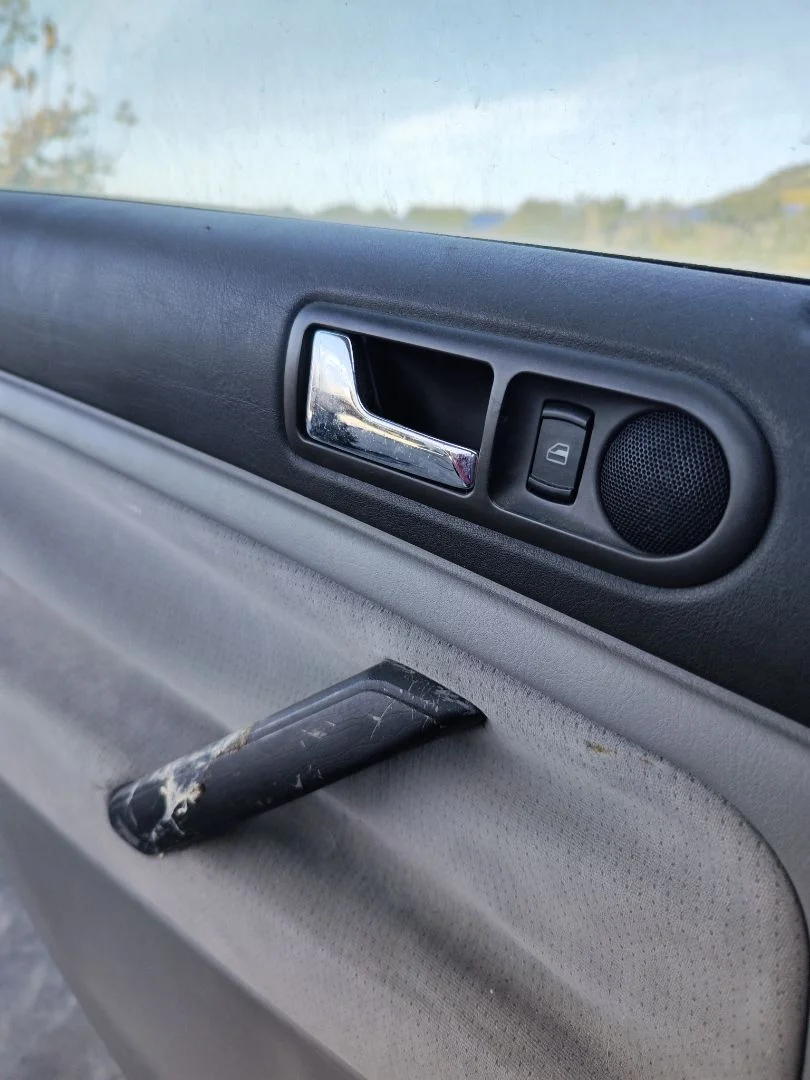 Foto de MANETA INTERIOR TRASERA IZQUIERDA VOLKSWAGEN PASSAT BERLINA (3B2) 1.9 TDI (116 CV / 85 KW) referencia 3B0839113BGB41