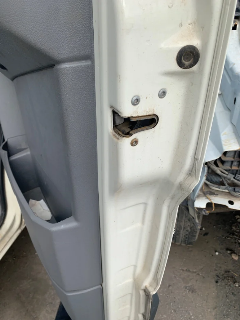 Foto de CERRADURA PUERTA DELANTERA DERECHA VOLKSWAGEN CRAFTER FURGÓN (2E) 2.5 TDI DPF (109 CV / 80 KW) referencia 2E1837016A