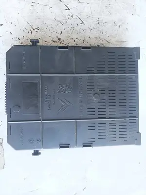 Foto de CAJA RELES / FUSIBLES CITROEN C4 BERLINA 1.6 16V HDi FAP (109 CV / 80 KW) referencia 216761594 foto 2