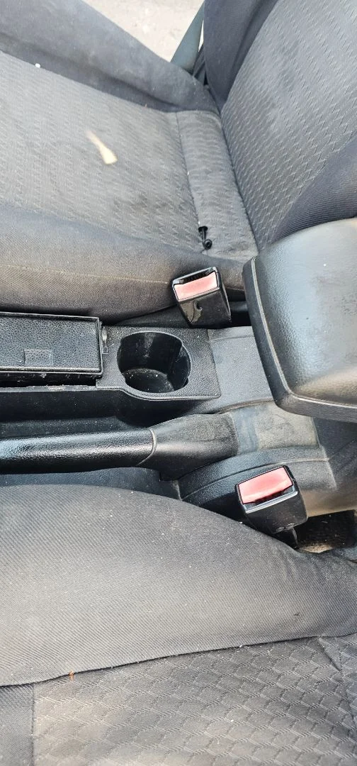 Foto de ENGANCHE CINTURON DELANTERO DERECHO FORD MONDEO BERLINA (GE) 2.0 16V DI TD CAT (116 CV / 85 KW)
