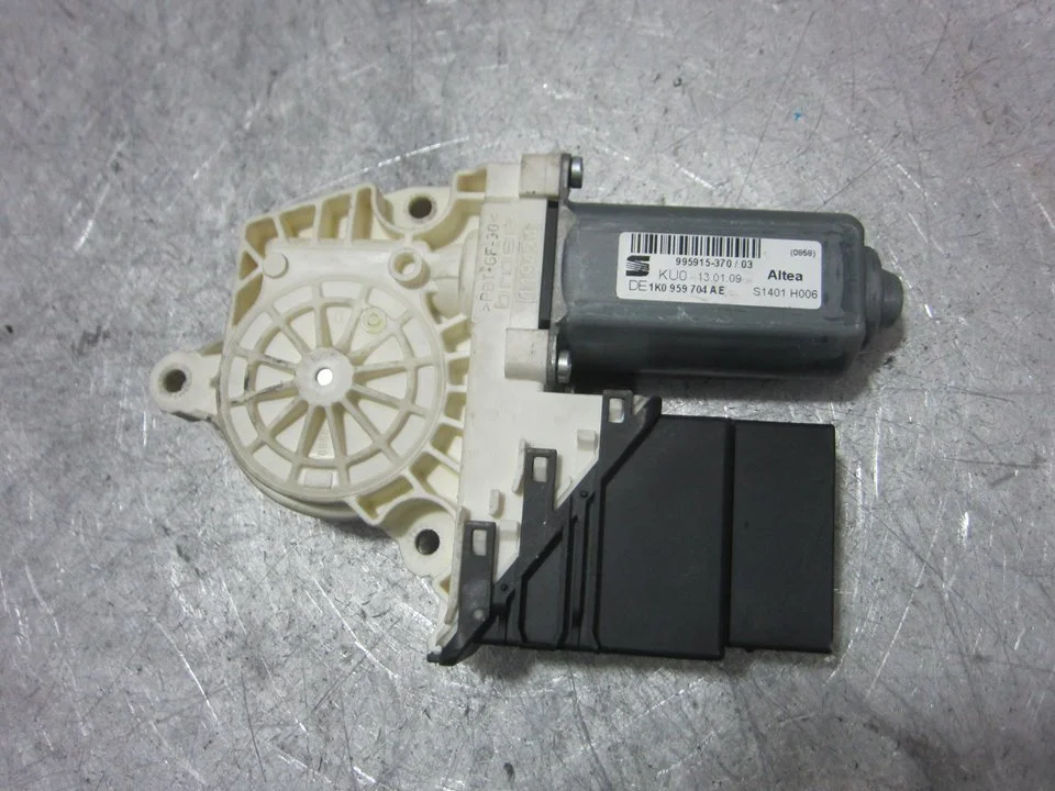 Foto de MOTOR ELEVALUNAS TRASERO DERECHO SEAT ALTEA XL (5P5) 1.9 TDI (105 CV / 77 KW) referencia 1K0959704AE