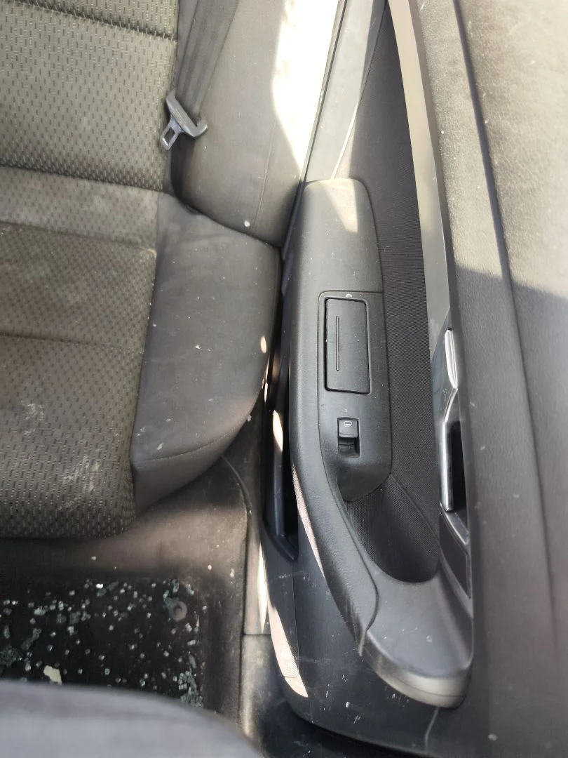 Foto de GUARNECIDO PUERTA TRASERA IZQUIERDA AUDI A6 BERLINA (4F2) 2.0 TDI (140 CV / 103 KW) referencia 4F0867303F FKZ