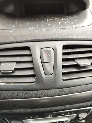 Foto de WARNING RENAULT MEGANE III BERLINA 5P 1.5 dCi Diesel FAP (110 CV / 81 KW)