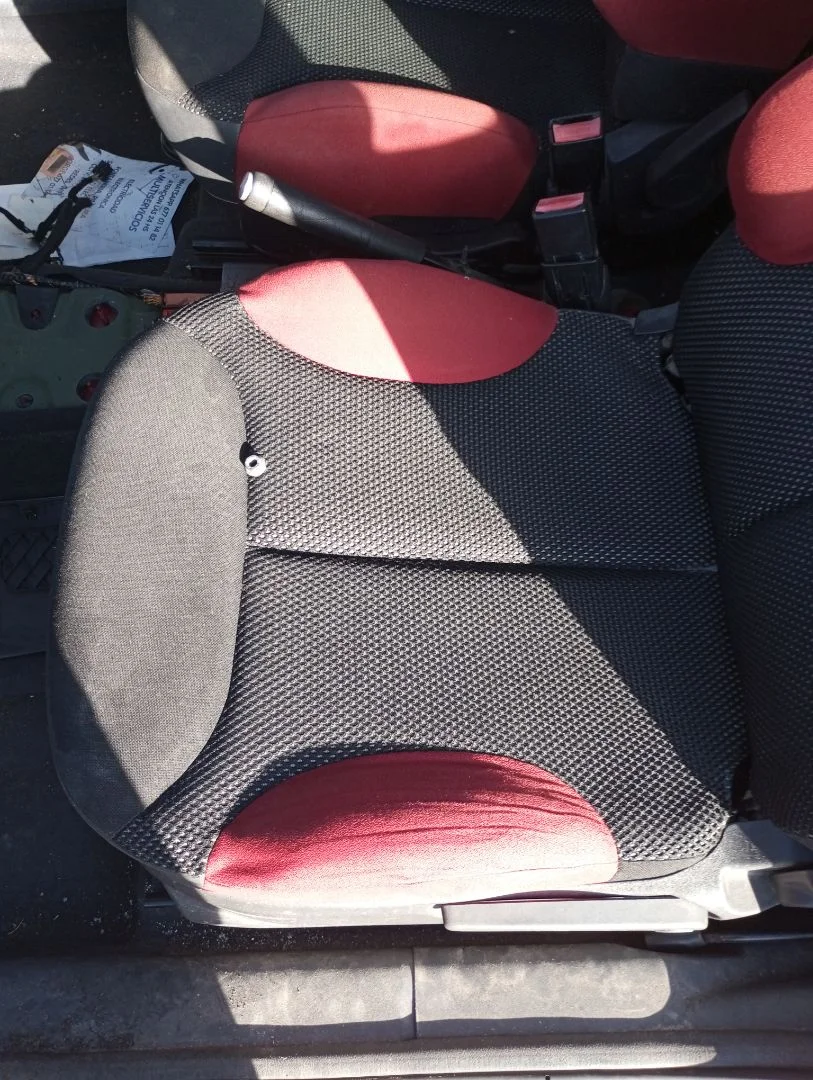 Foto de ASIENTO DELANTERO IZQUIERDO CITROEN C2 1.4 (73 CV / 54 KW)