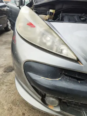Foto de FARO DERECHO PEUGEOT 207 CC CABRIO-COUPÉ 1.6 16V (120 CV / 88 KW)