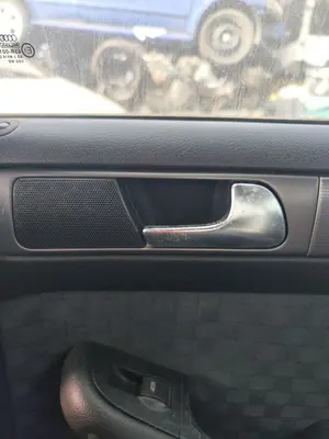 Foto de MANETA INTERIOR TRASERA DERECHA AUDI A6 BERLINA (4B2) 2.5 V6 24V TDI (180 CV / 132 KW) referencia 4B0839020N FKZ