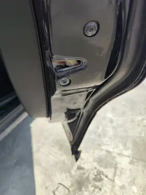 Foto de CERRADURA PUERTA TRASERA DERECHA VOLKSWAGEN PASSAT VARIANT (3B5) 1.9 TDI (110 CV / 81 KW) referencia 3B4839015AL
