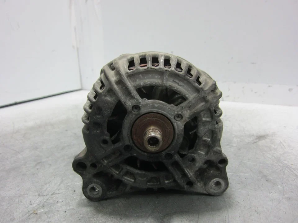 Foto de ALTERNADOR VOLKSWAGEN PASSAT BERLINA (3B2) 1.9 TDI (116 CV / 85 KW) referencia 028903028E