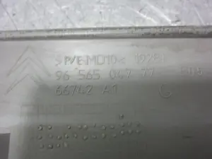 Foto de MOLDURA CITROEN XSARA BERLINA 1.6 16V CAT (NFU / TU5JP4) (109 CV / 80 KW) referencia 9656504777 foto 2