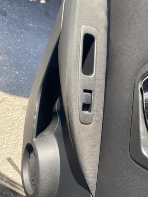 Foto de MANDO ELEVALUNAS TRASERO IZQUIERDO NISSAN QASHQAI (J10) 2.0 16V CAT (141 CV / 104 KW)