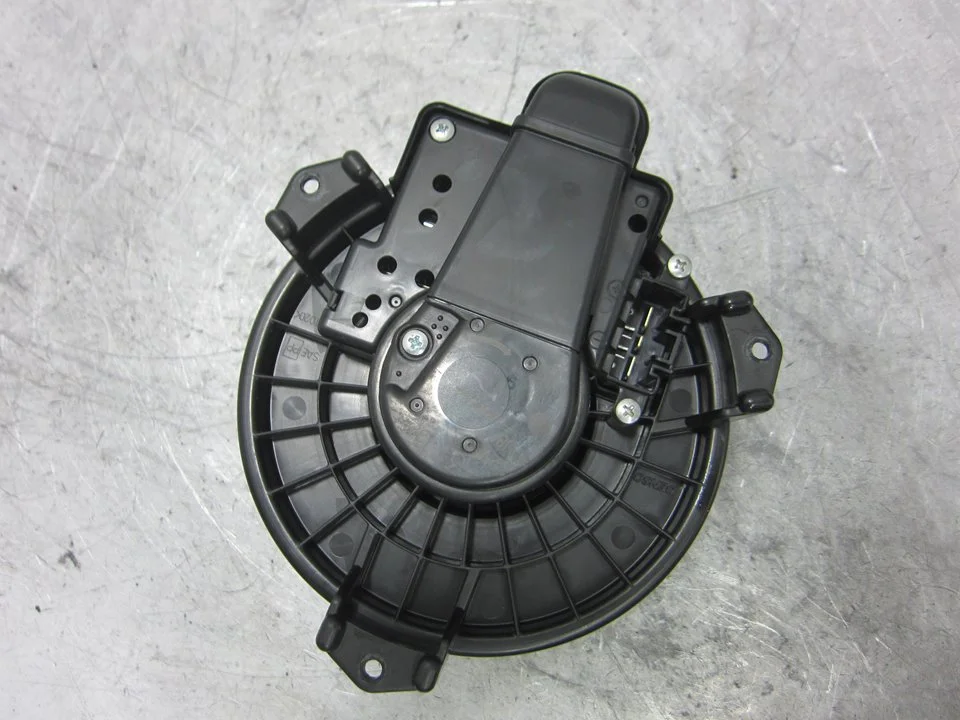 Foto de MOTOR CALEFACCION TOYOTA YARIS (XP13) Híbrido 74 kW (1.5 Ltr. - 55 kW 16V) (101 CV / 74 KW)