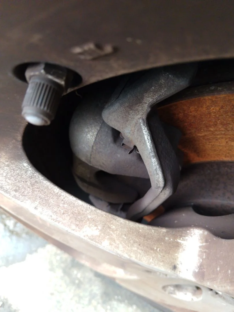 Foto de PINZA DE FRENO DELANTERA IZQUIERDA PEUGEOT 407 2.0 16V HDi FAP CAT (RHR / DW10BTED4) (136 CV / 100 KW)
