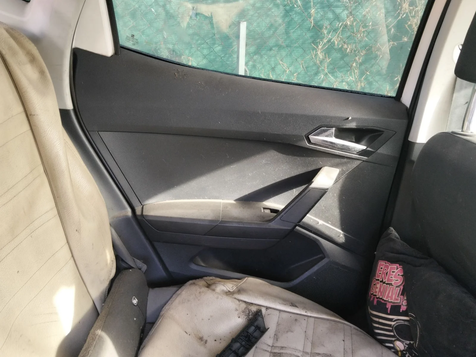 Foto de GUARNECIDO PUERTA TRASERA IZQUIERDA SEAT ARONA (KJ) 1.6 TDI (116 CV / 85 KW) referencia 6F0867211C FKZ