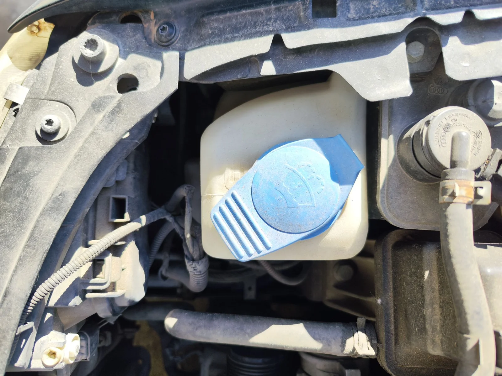 Foto de DEPOSITO LIMPIA AUDI A3 (8L) 1.6 (102 CV / 75 KW)