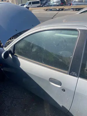 Foto de PUERTA DELANTERA IZQUIERDA FORD KA (CCQ) referencia 1692566