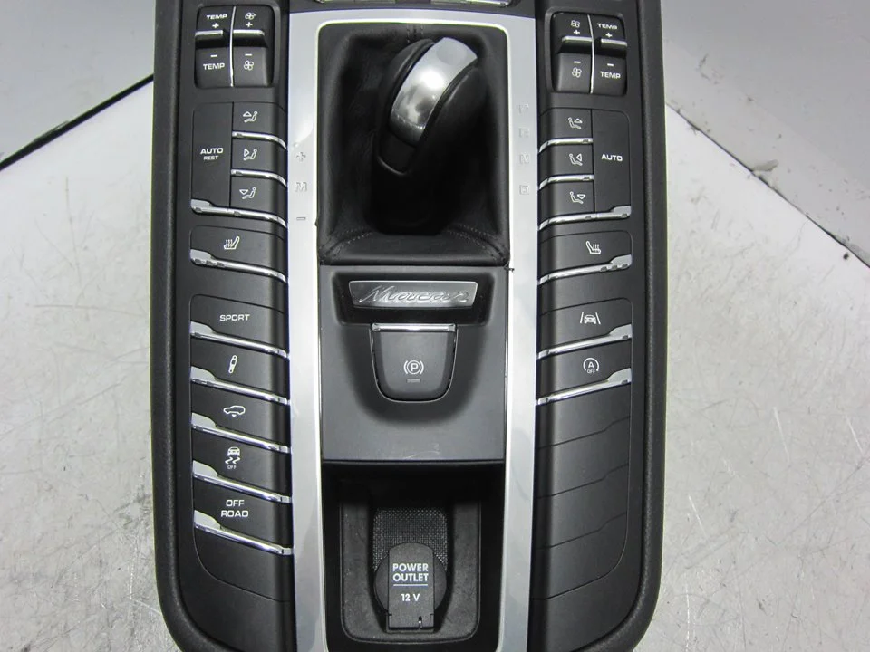 Foto de NO IDENTIFICADO PORSCHE MACAN (95BA)