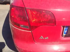 Foto de PILOTO TRASERO IZQUIERDO INTERIOR AUDI A4 AVANT (8E) 2.0 16V TDI (170 CV / 125 KW) referencia 8E9945093