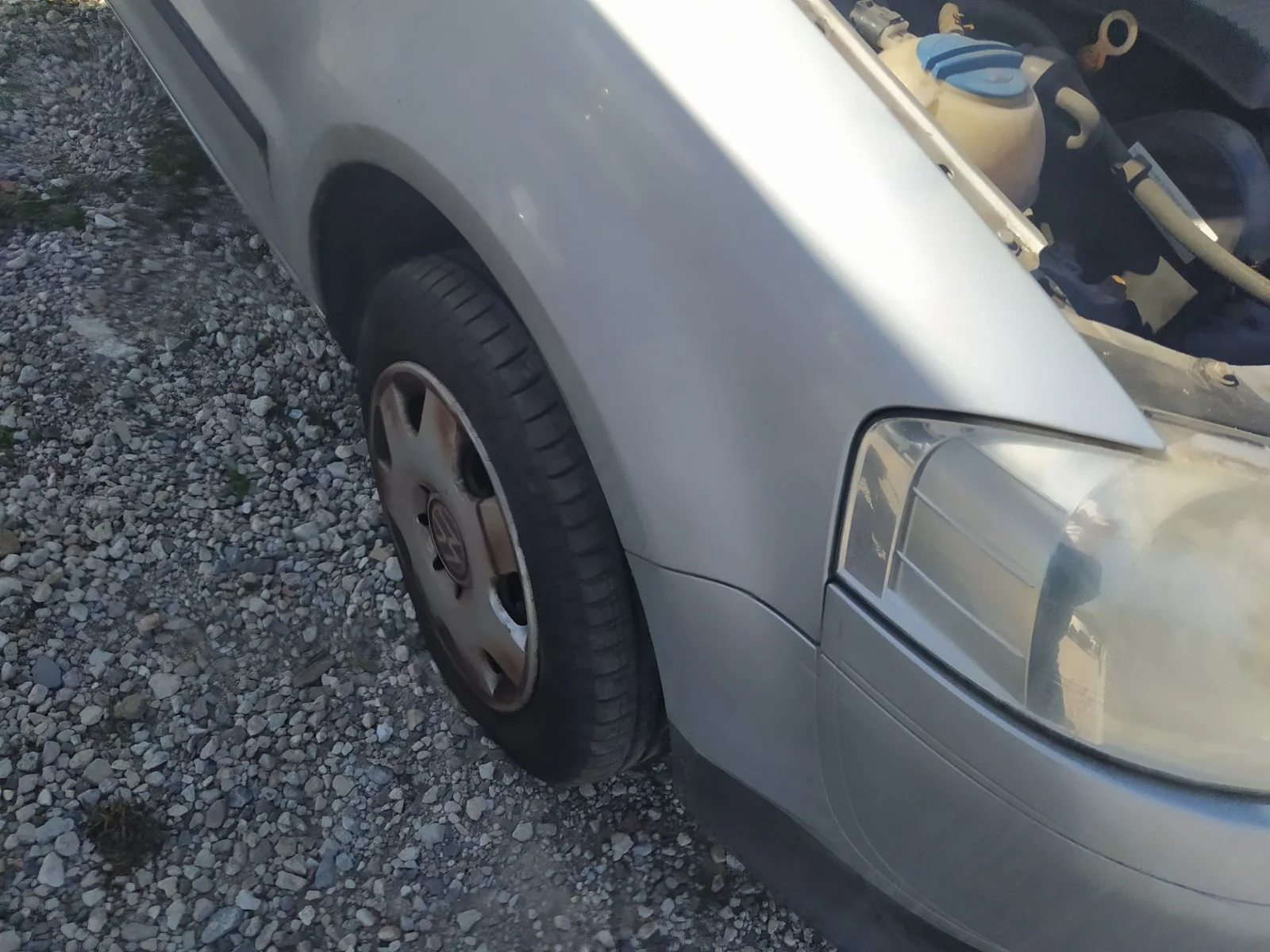 Foto de MANGUETA DELANTERA DERECHA VOLKSWAGEN FOX (5Z1)(04.2005) 1.4 (75 CV / 55 KW) referencia 6Q0407255AC