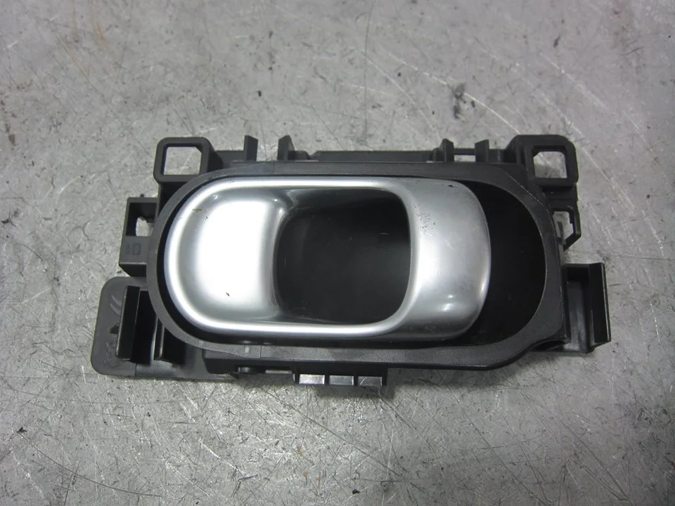 Foto de MANETA INTERIOR DELANTERA DERECHA CITROEN C4 CACTUS 1.2 12V VTi (82 CV / 60 KW) referencia 98012885UU