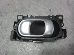 Foto de MANETA INTERIOR DELANTERA DERECHA CITROEN C4 CACTUS 1.2 12V VTi (82 CV / 60 KW) referencia 98012885UU foto 1