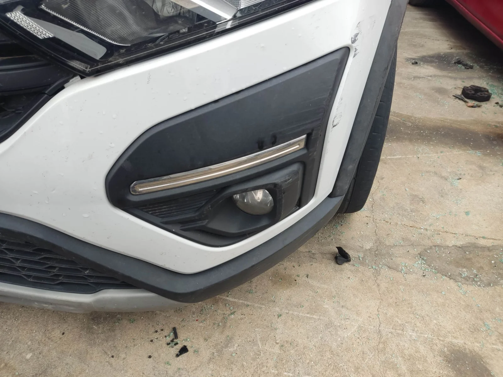 Foto de MOLDURA ANTINIEBLA IZQUIERDA DACIA SANDERO III 1.0 TCE CAT (91 CV / 67 KW) referencia 261523351R