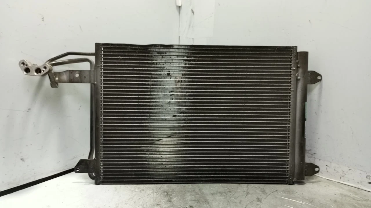Foto de CONDENSADOR / RADIADOR AIRE ACONDICIONADO VOLKSWAGEN CADDY (2K)(02.2004) 1.9 TDI (105 CV / 77 KW) referencia 1K0820411AC