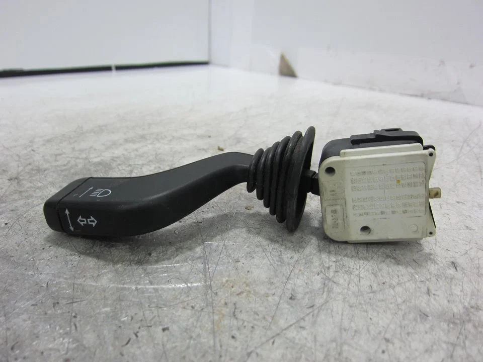 Foto de MANDO INTERMITENTES OPEL CORSA B 1.7 Diesel (57 CV / 42 KW) referencia 90221174