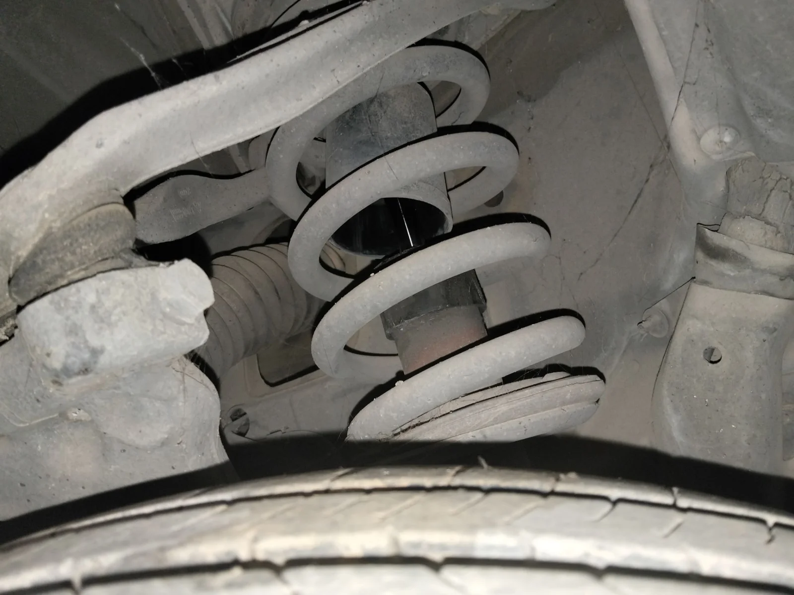 Foto de AMORTIGUADOR DELANTERO DERECHO AUDI A4 BERLINA (8E)