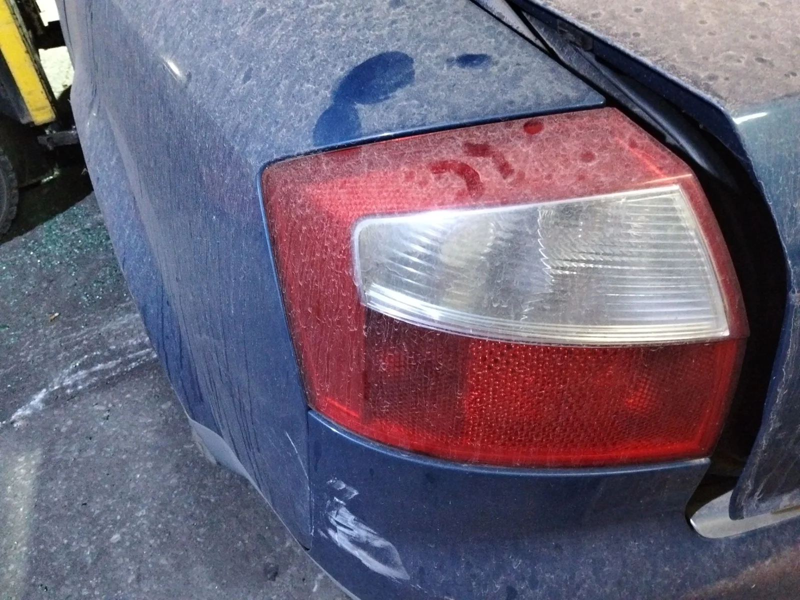 Foto de PILOTO TRASERO IZQUIERDO AUDI A4 BERLINA (8E)